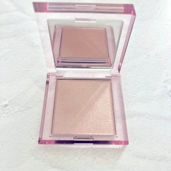 About Face light lock highlighter powder in smother. Ipsy exclusive. BNIB - Picture 3 of 8